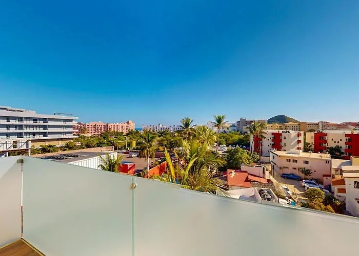 Сasa de vacaciones Spacious With Private Washer/dryer, Views, And Shared Pool Cabo San Lucas