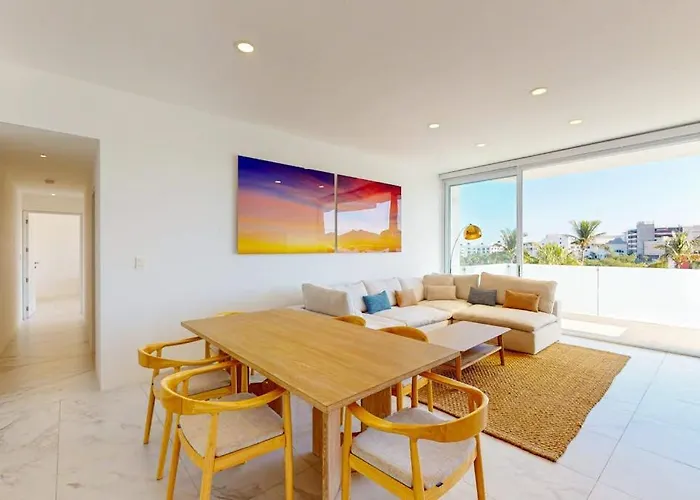 Сasa de vacaciones Spacious With Private Washer/dryer, Views, And Shared Pool *