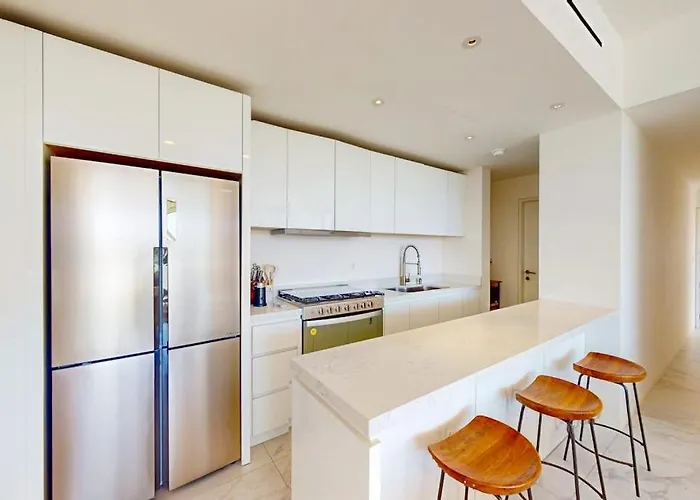Spacious With Private Washer/dryer, Views, And Shared Pool Сasa de vacaciones *