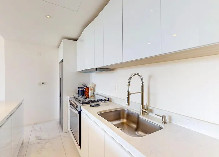 Сasa de vacaciones Spacious With Private Washer/dryer, Views, And Shared Pool