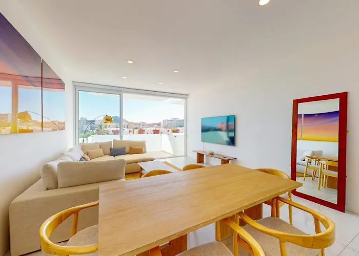 Сasa de vacaciones Spacious With Private Washer/dryer, Views, And Shared Pool *