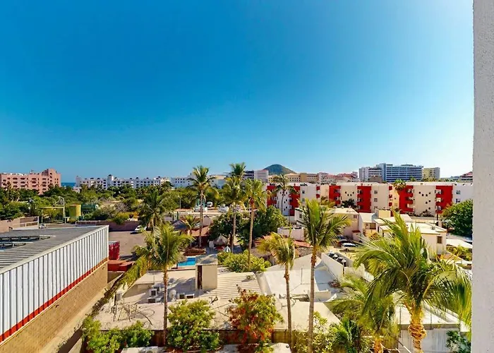 Spacious With Private Washer/dryer, Views, And Shared Pool Сasa de vacaciones *