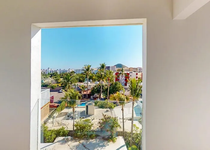 Сasa de vacaciones Spacious With Private Washer/dryer, Views, And Shared Pool *