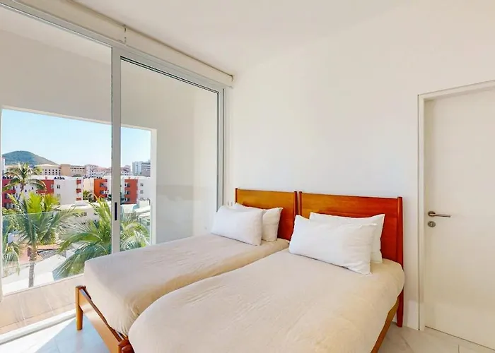 Сasa de vacaciones Spacious With Private Washer/dryer, Views, And Shared Pool