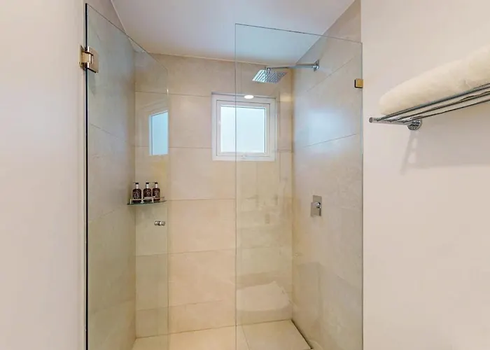 Spacious With Private Washer/dryer, Views, And Shared Pool Cabo San Lucas